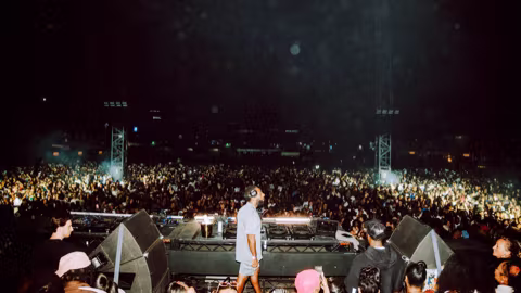 A crowd gathered at R&B Slow Jams